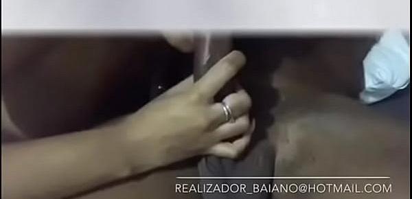  Telegram @Realizador Baiano vídeo especial humilhando o corno que liberou a esposa pra sair com o comedor e amigos! Menage masculino e o corno querendo saber se a esposa estava sendo bem cuidada cuckold amador novinha de salvador